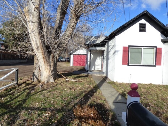 Primary Photo - 615 Willow St