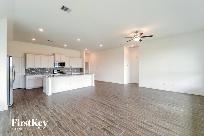 Building Photo - 15006 Lake Shore Ave