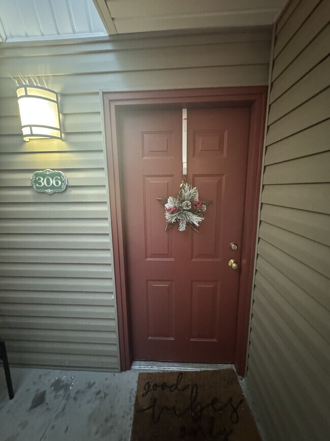 Building Photo - Fenton Fully-Furnished 2-Bedroom Apartment Available!