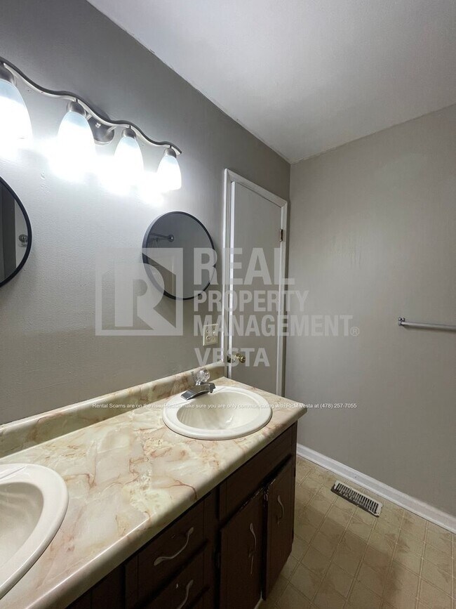 Building Photo - 1106 Ahwenasa Trail