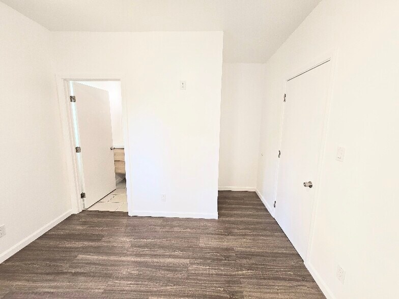 Building Photo - 3121 Larga Ave