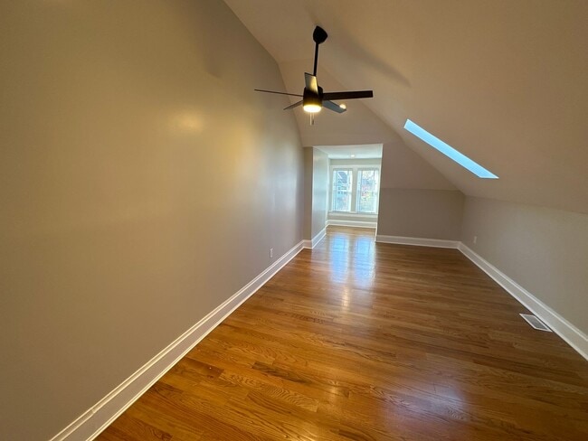 Building Photo - Dennison Ave 866-868 CR