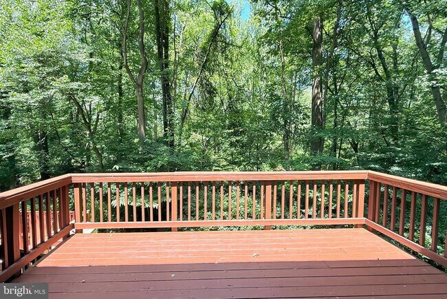 Building Photo - 10100 Walnut Wood Ct