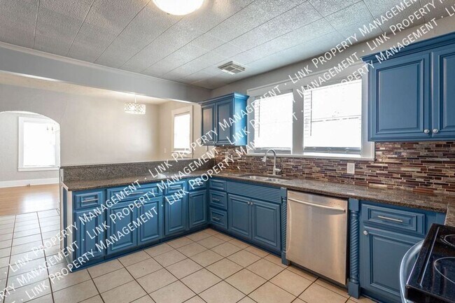 Building Photo - Charming Fully Renovated 4-Bedroom Home in...