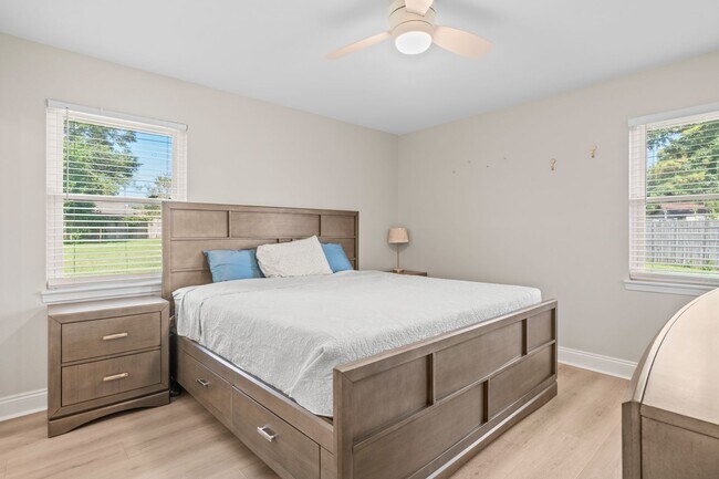Building Photo - 4570 Yacht Harbor Dr