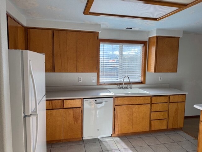 Building Photo - 3-BEDROOM HOME LOCATED ON QUIET CUL-DE-SAC- GARAGE CONVERTED TO ANOTHER ROOM OR STORAGE USE