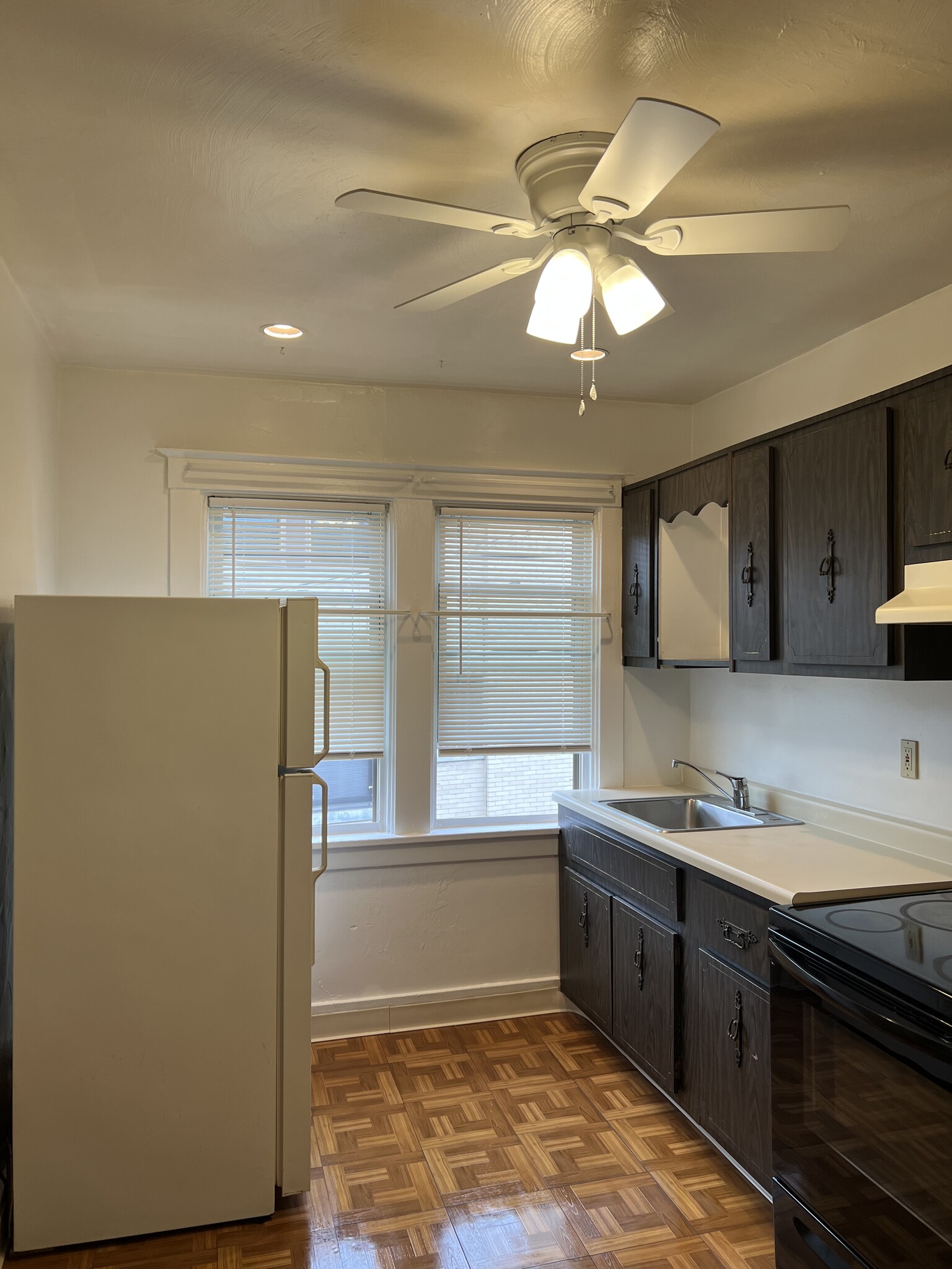 Kitchen - 2904 Espy Ave