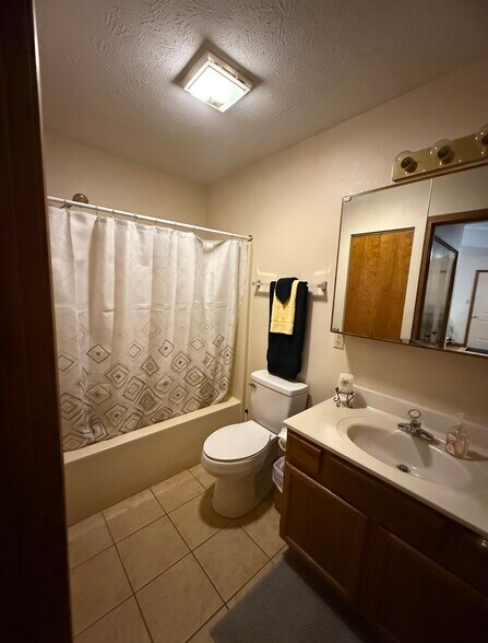 Building Photo - 407 Leffel Ct