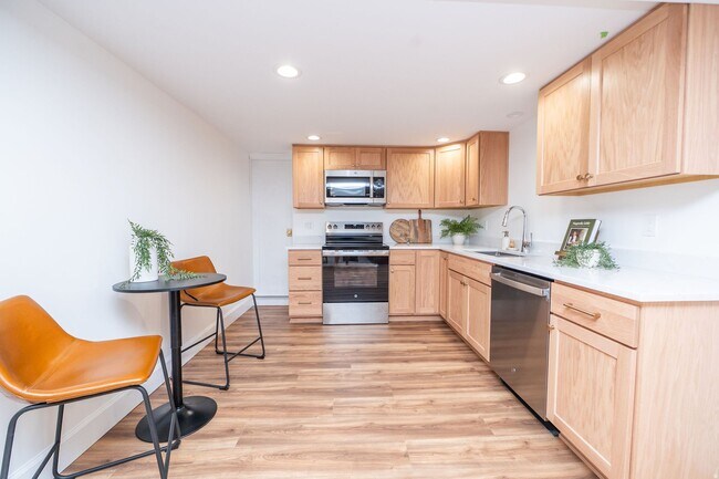 Building Photo - 2146 Browning Ave