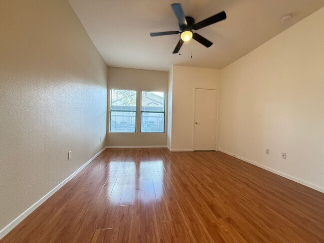 Building Photo - 8250 N Grand Canyon Dr