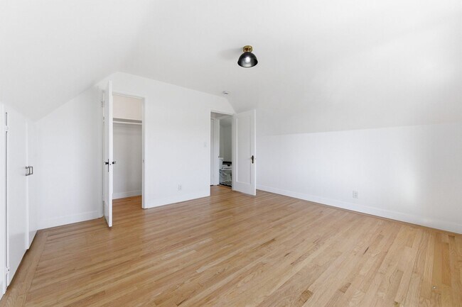 Building Photo - Charming 2 bed, 1.5 bath Alta Heights Home