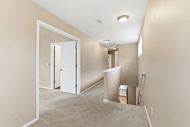 Building Photo - 17208 SW Pleasanton Ln