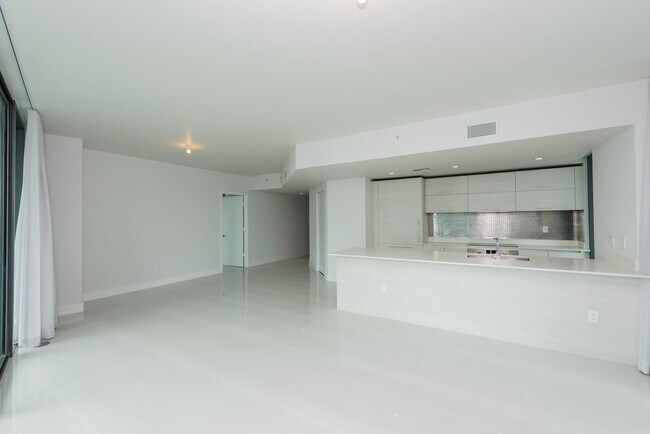 Building Photo - 1300 S Miami Ave