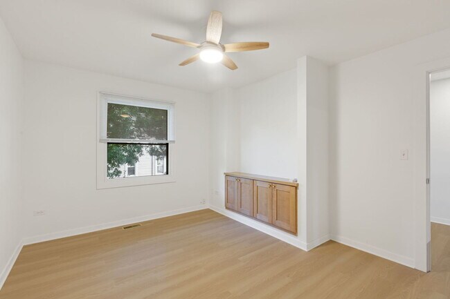 Building Photo - 620 N Hough St