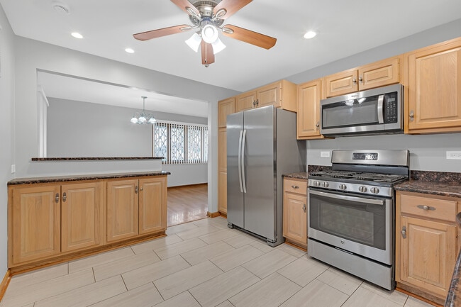 Building Photo - 650 Patricia Ln