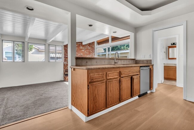 Building Photo - 6120 E Walton St