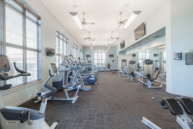 Building Photo - Serving Space & Style