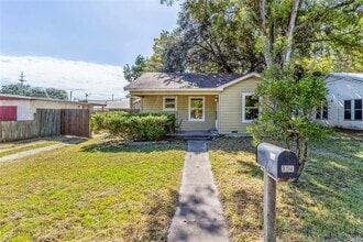 Building Photo - 204 Wilkes St