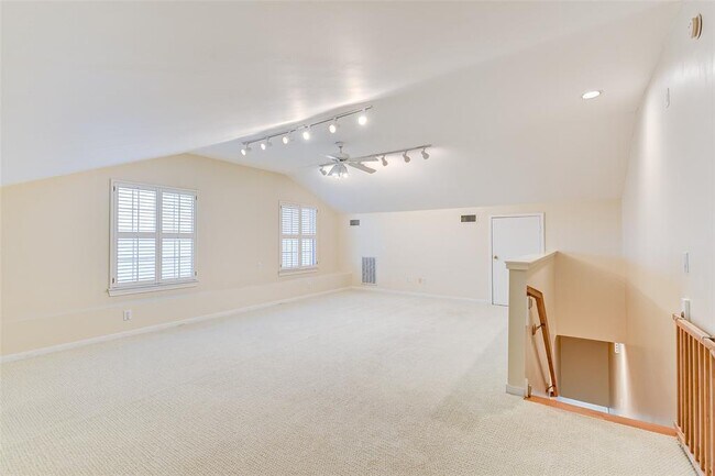 Building Photo - 6012 Kirby Dr