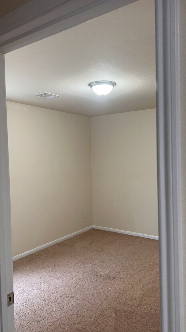 Building Photo - 10523 Chestnut Path Way