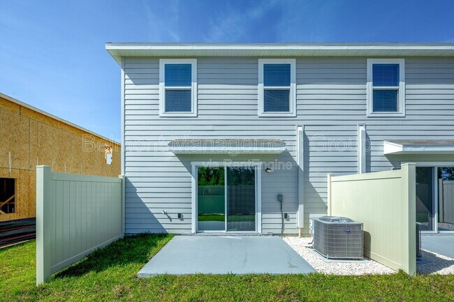 Building Photo - 6676 SW 81st Lp