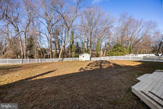 Building Photo - 20 Lakeview Dr