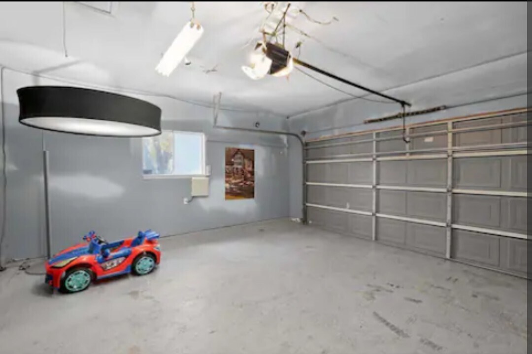 Building Photo - 1007 Vancouver Dr