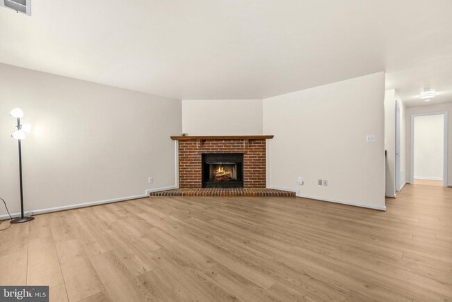 Building Photo - 8931 Park Forest Dr