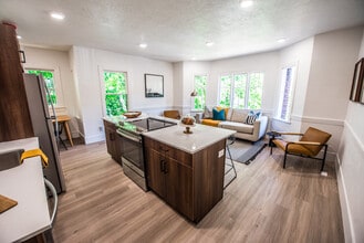 Building Photo - Council Crest Apartments