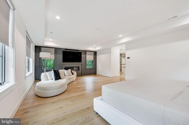 Building Photo - 1452 Buena Vista Ave