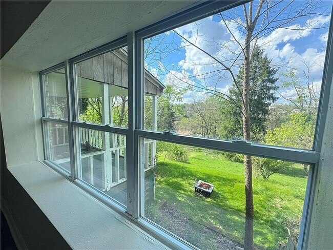 Building Photo - 2528 Homehurst Ave