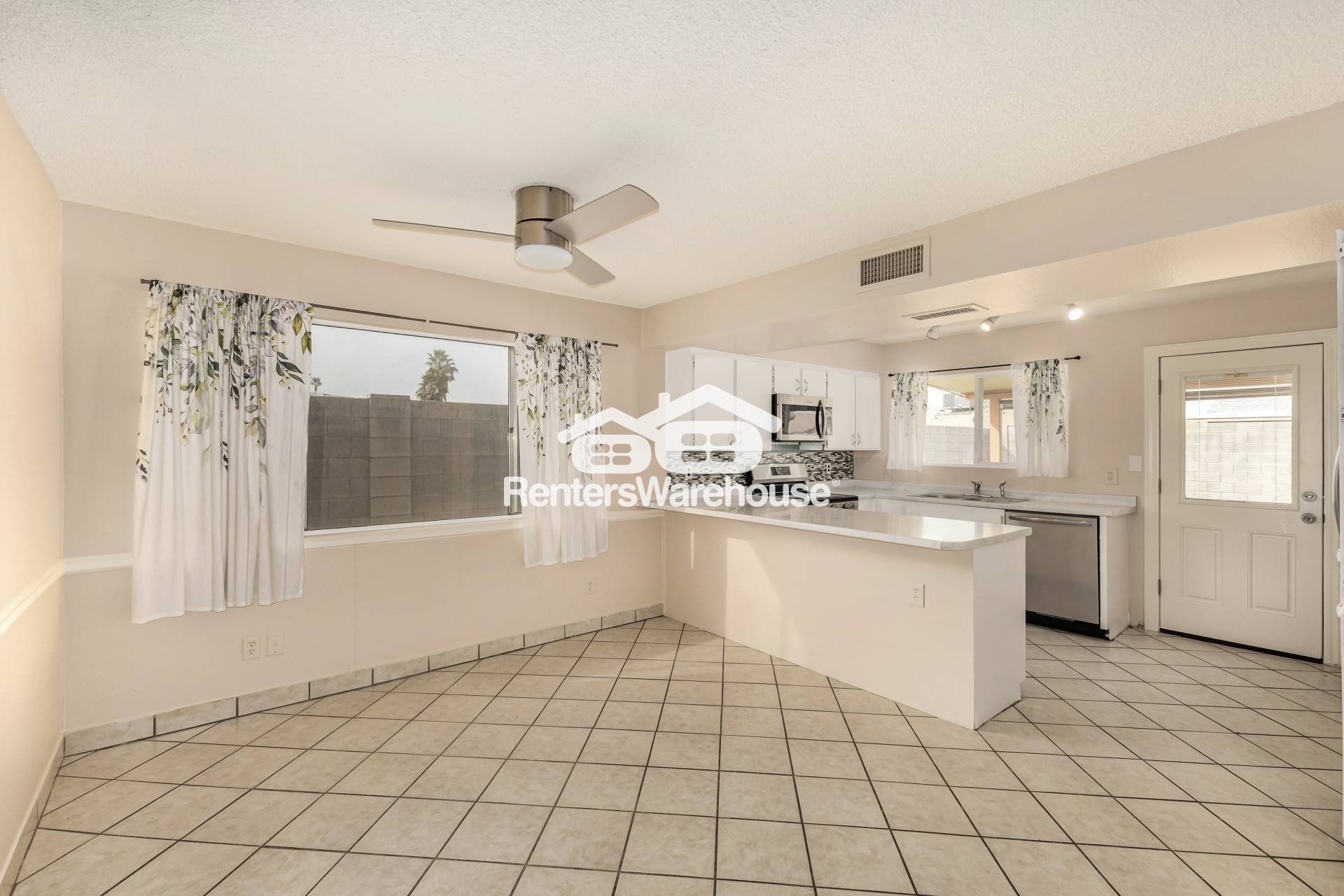 Building Photo - 7126 W Hatcher Rd