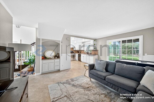 Building Photo - 353 S Heatherstone St