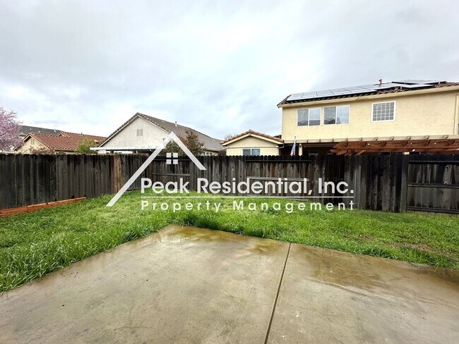 Building Photo - Spacious Marysville 5bd/3ba Home With Loft Area!