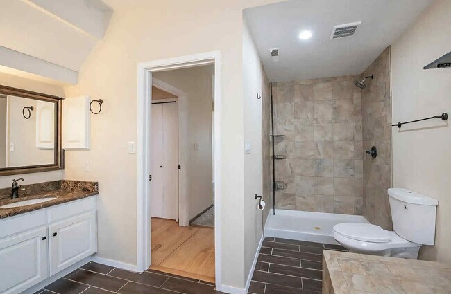 Building Photo - 2436 Manzano Loop NE