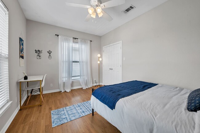 Building Photo - 1425 James Ave