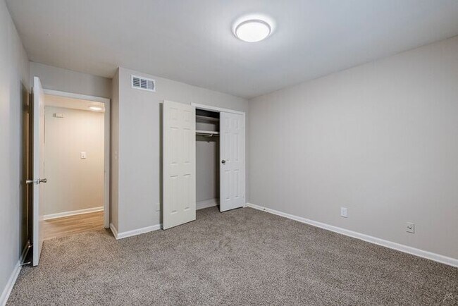 Building Photo - Spacious Apts - Excellent Tucker Location