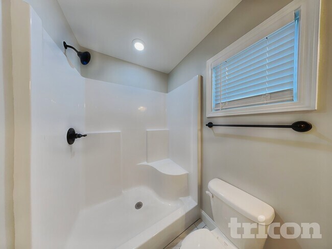 Building Photo - 19 Bloomwood Heights