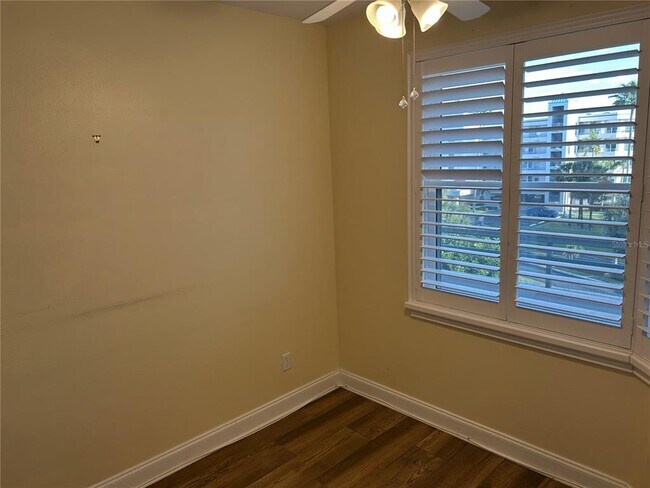 Building Photo - 8000 Sailboat Key Blvd S