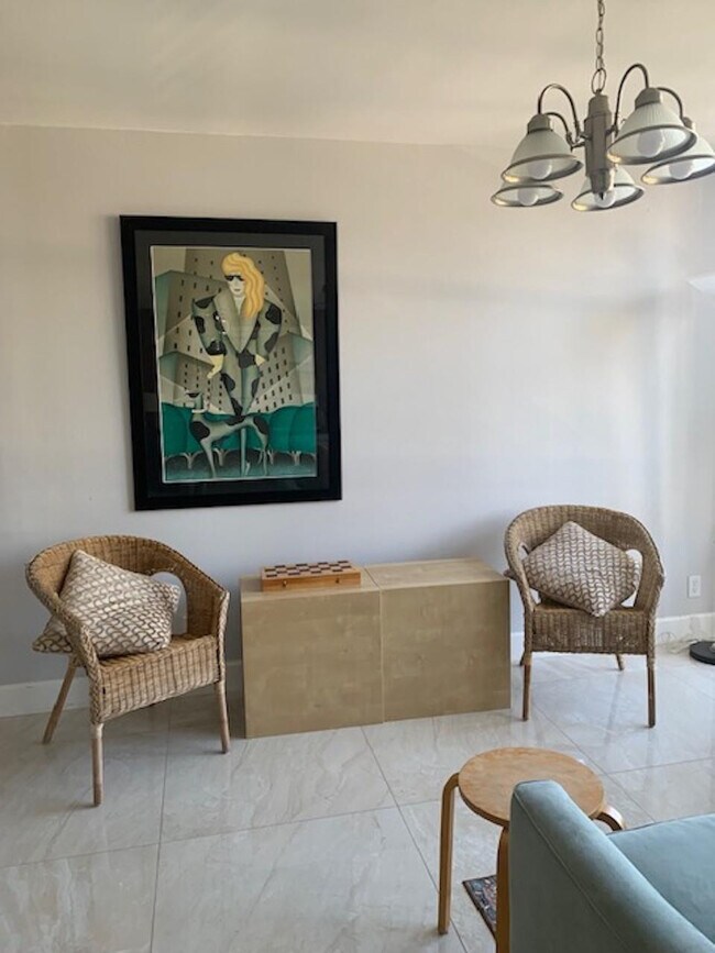 Building Photo - 2017 S Ocean Dr