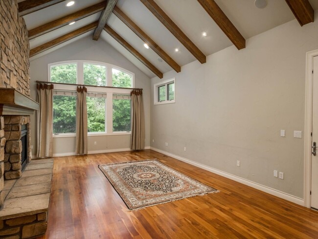 Building Photo - 9 Foxtail Cir