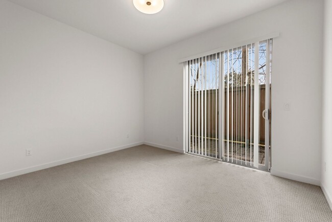 Building Photo - Modern 3 Bed 3.5 Bath Townhome with Garage, Balcony and Fenced Yard Near Light Rail