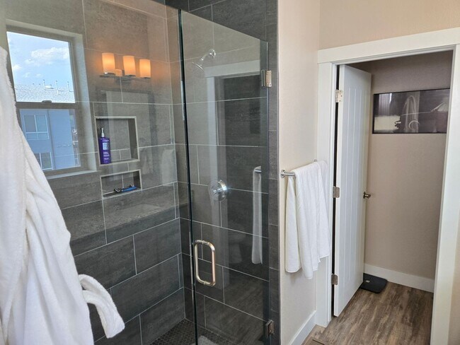Building Photo - Amazing townhome in Central Park near Nort...