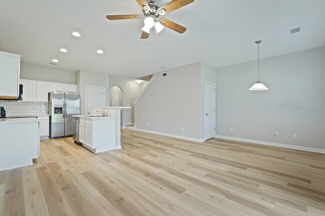 Building Photo - 10 Brown Thrasher Ct