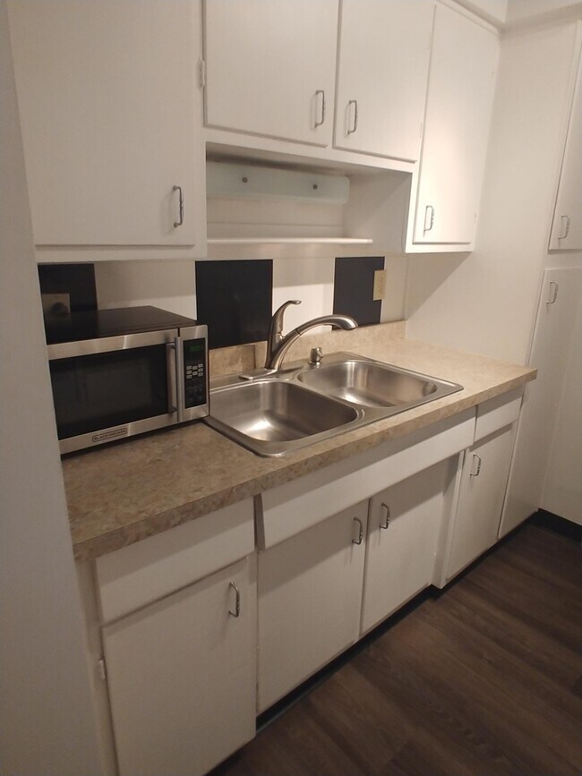 Kitchen - view #2 - 2371 Unity Ave N