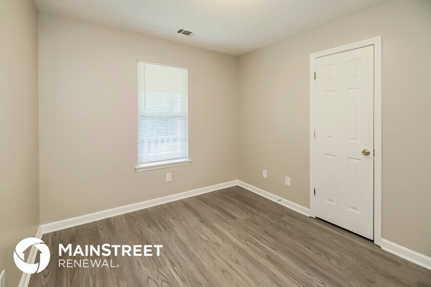 Building Photo - 8303 Lakeview Dr SW