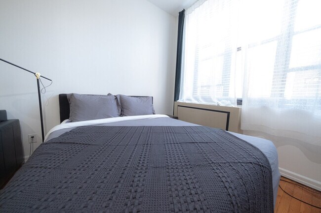 Building Photo - 32 W 86th St