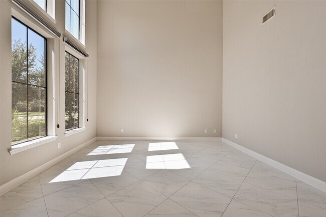 Building Photo - 27810 Burnett Hills Ln