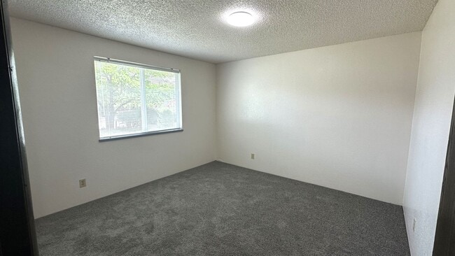 Building Photo - Cozy Three Bedroom Home
