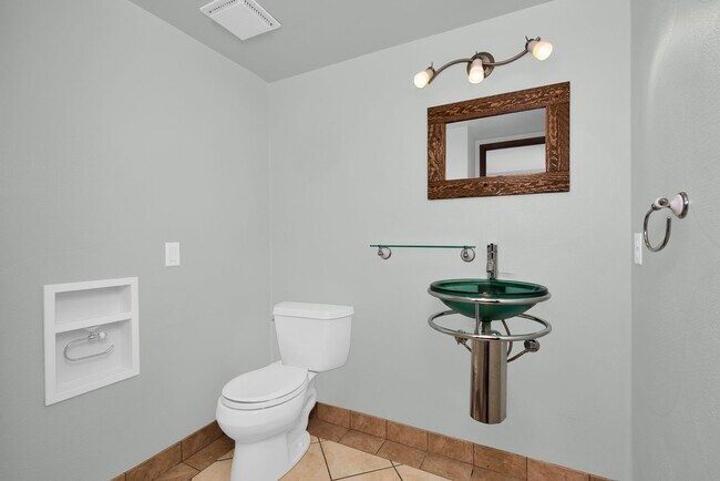 Building Photo - Cottage Lake RV Parking Garage/Shop Plus N...